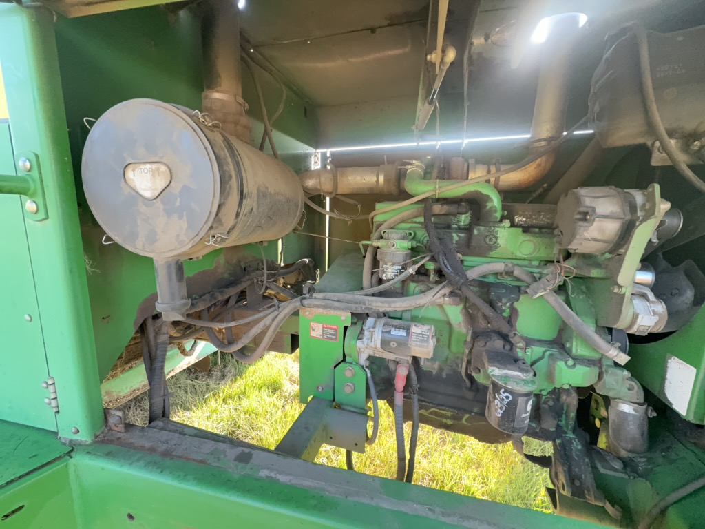 2001 John Deere 4890 Windrower