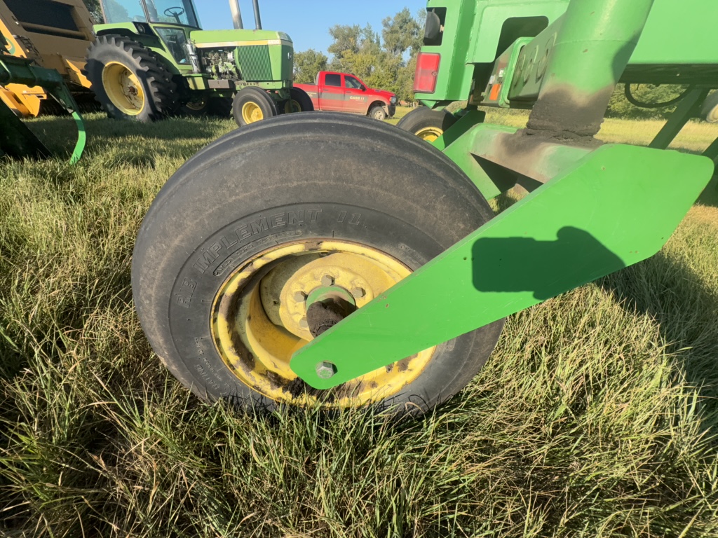 2001 John Deere 4890 Windrower