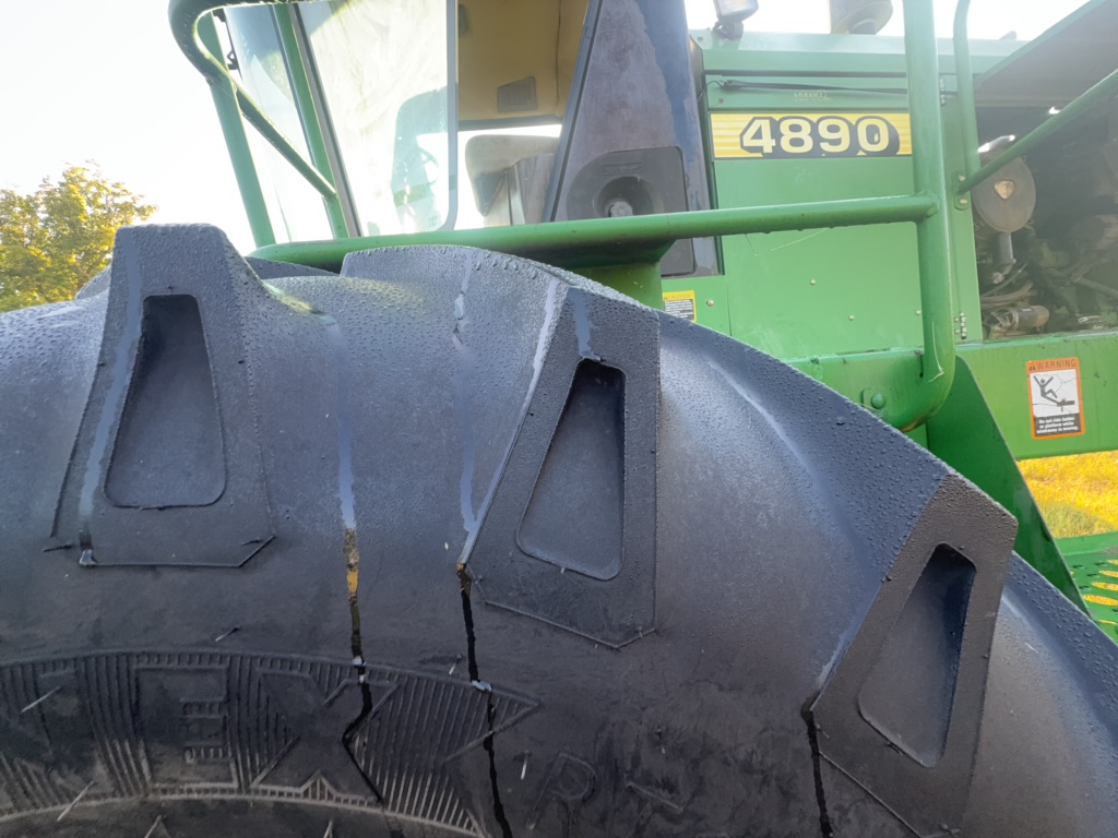 2001 John Deere 4890 Windrower