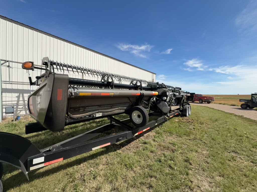 2019 MacDon FD140 Header Combine
