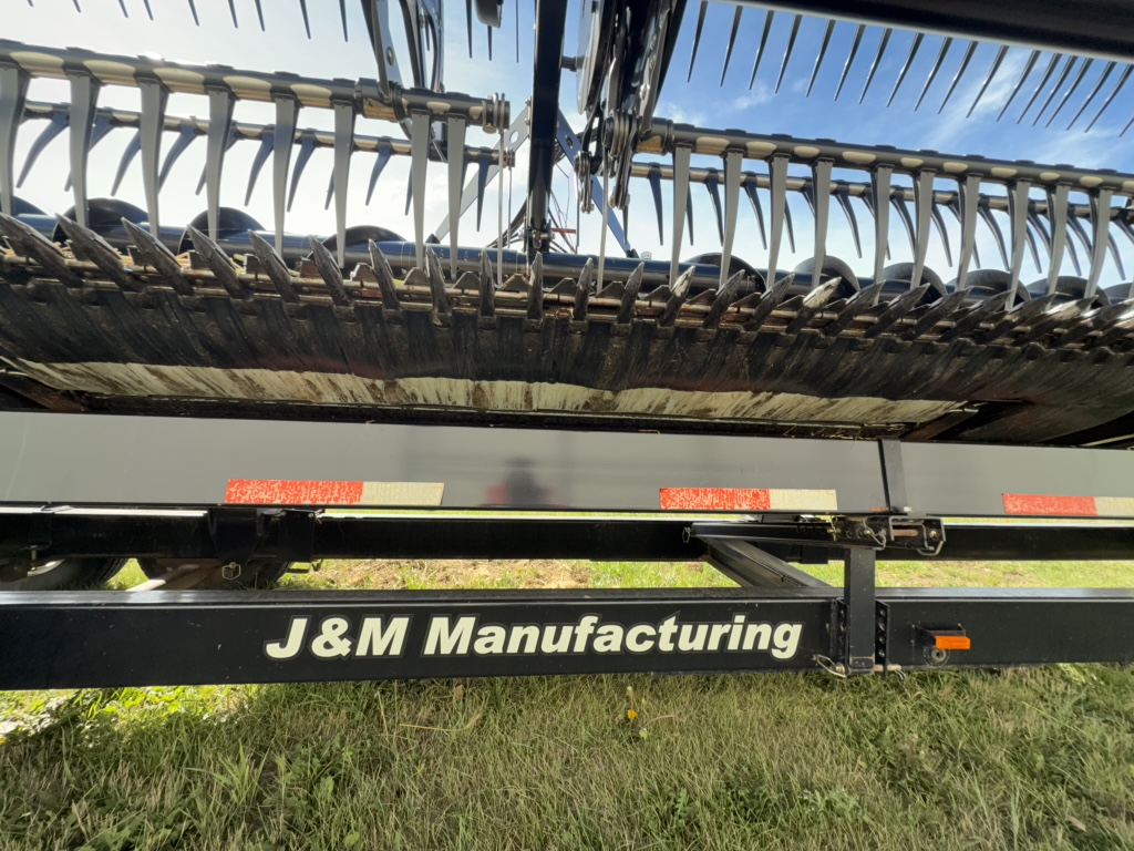 2019 MacDon FD140 Header Combine