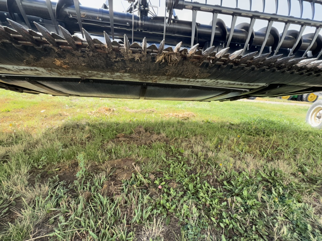 2016 MacDon FD75-40 Header Combine