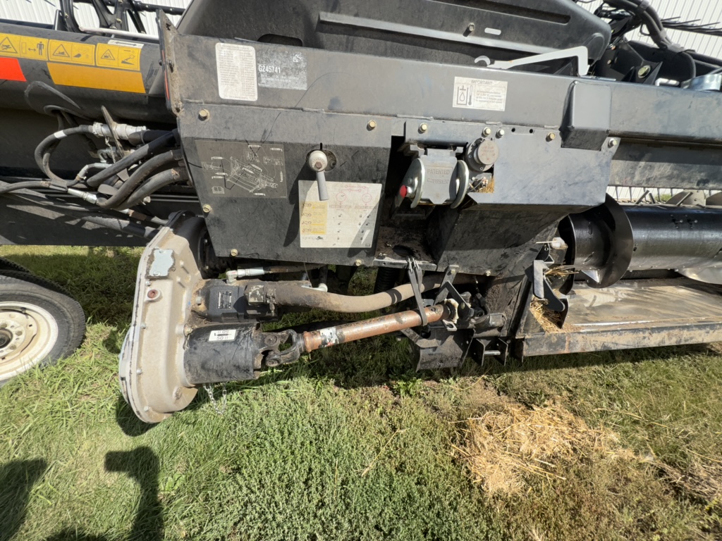2016 MacDon FD75-40 Header Combine