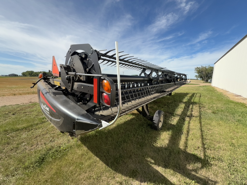 2016 MacDon FD75-40 Header Combine