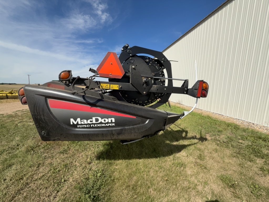 2016 MacDon FD75-40 Header Combine