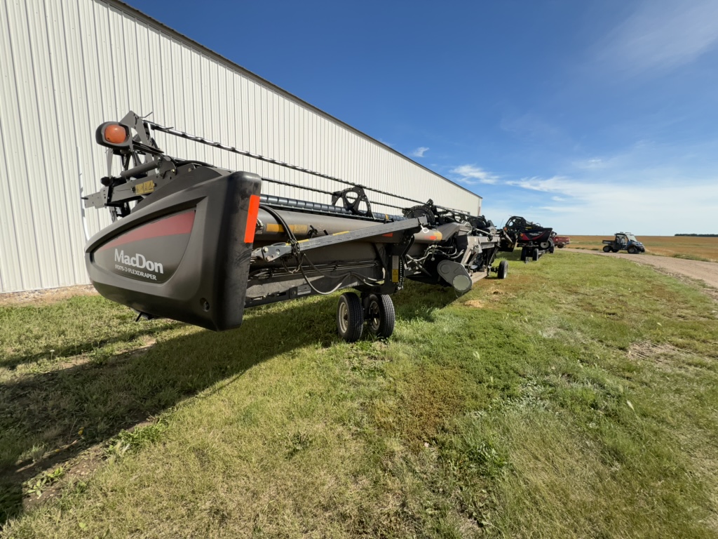 2016 MacDon FD75-40 Header Combine