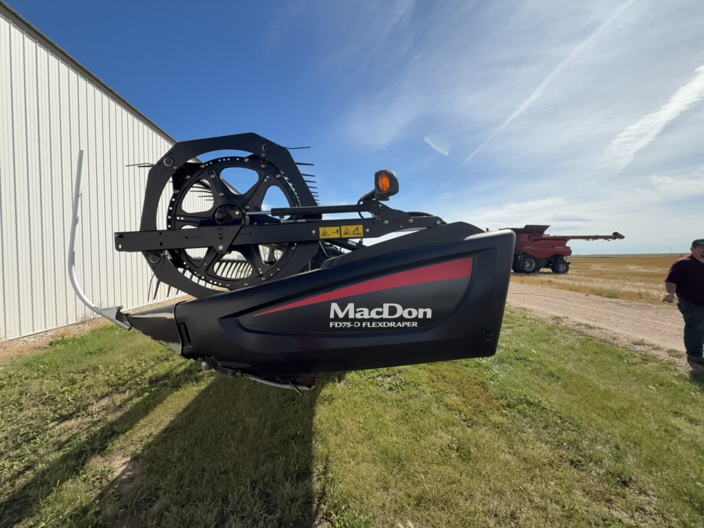 2016 MacDon FD75-40 Header Combine
