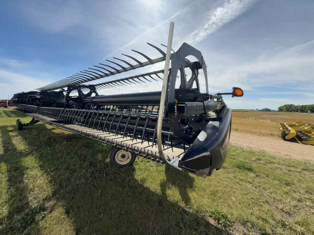 2016 MacDon FD75-40 Header Combine