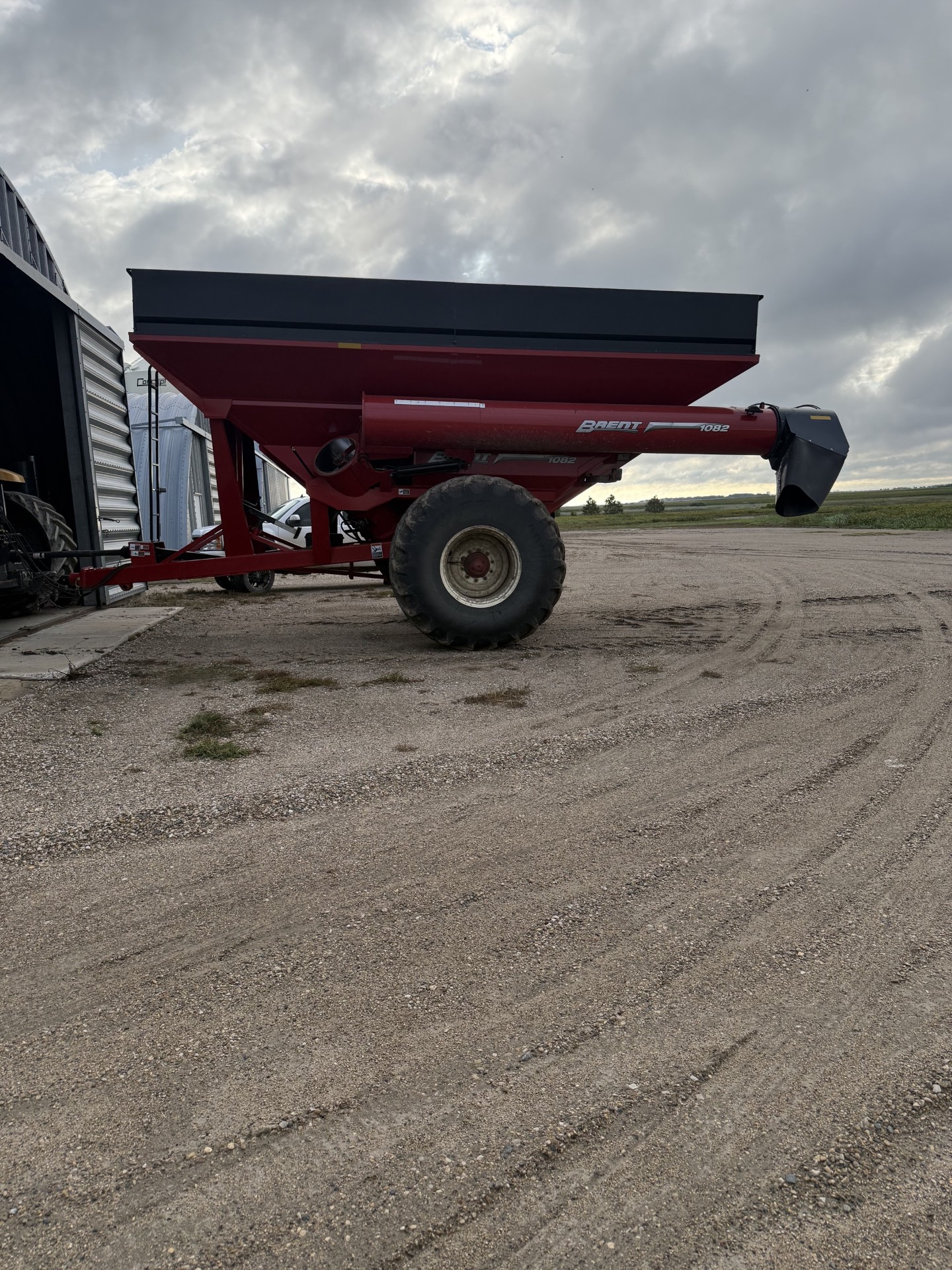 2014 Brent 1082 Grain Cart