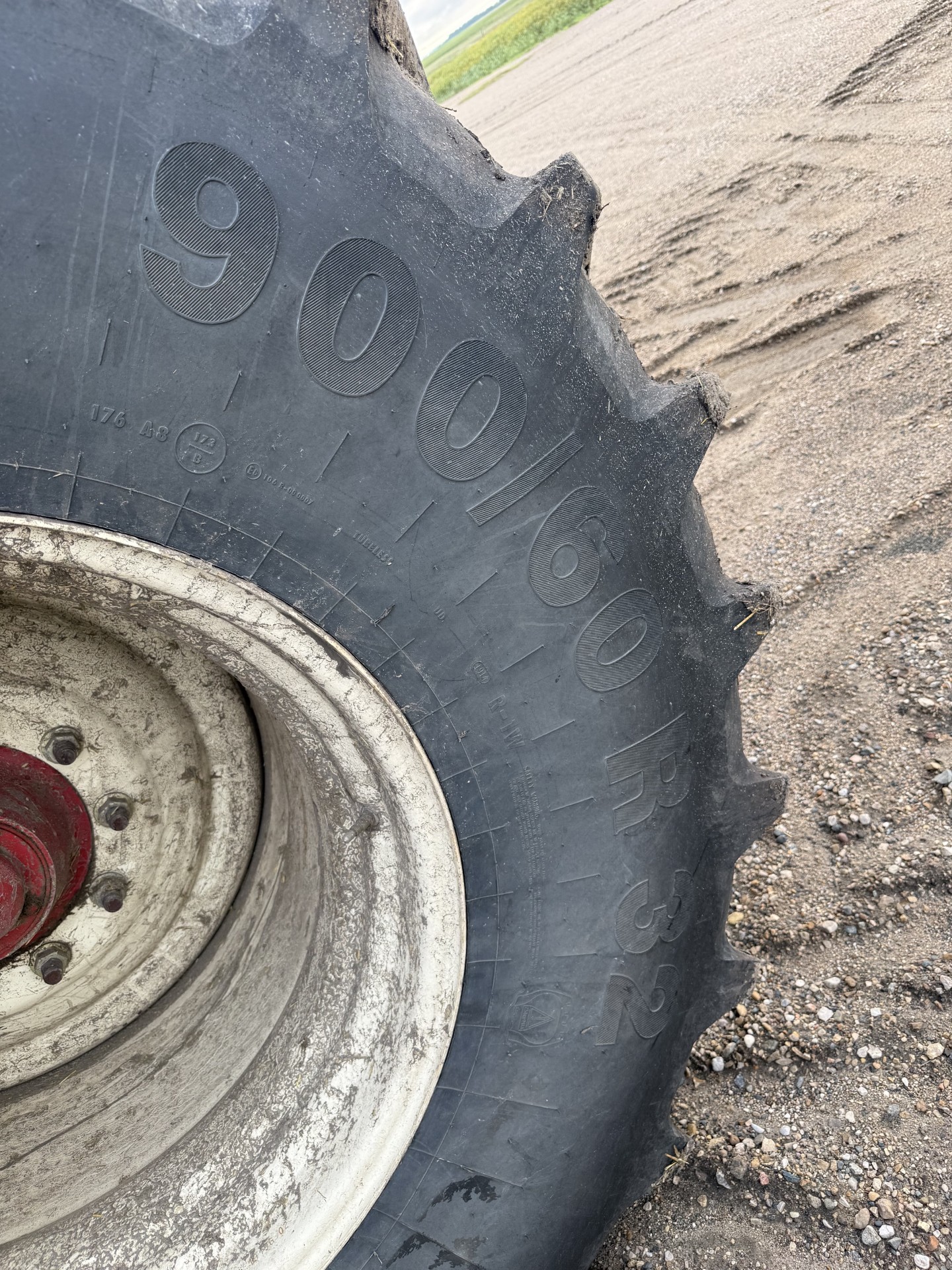 2014 Brent 1082 Grain Cart