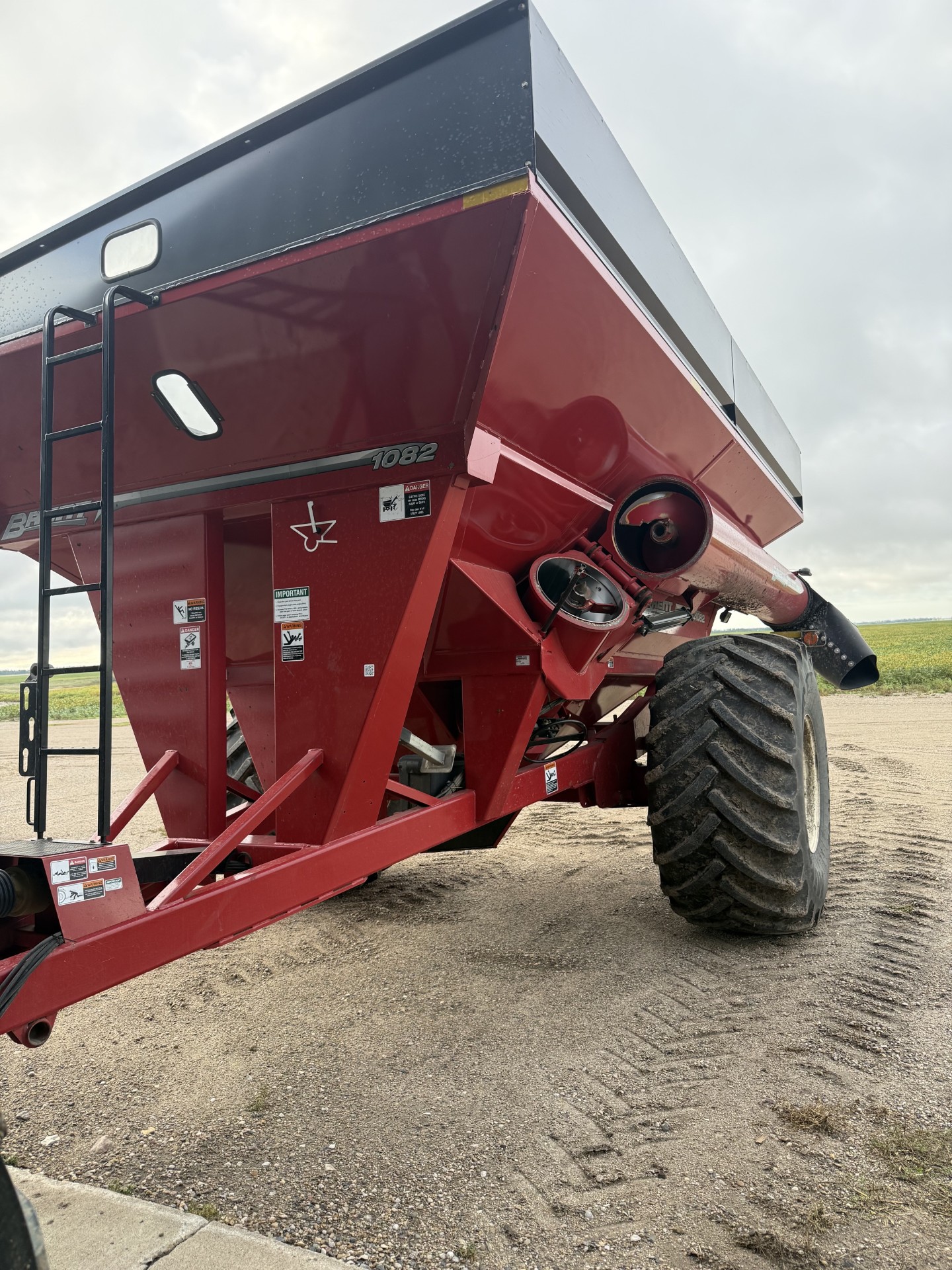 2014 Brent 1082 Grain Cart