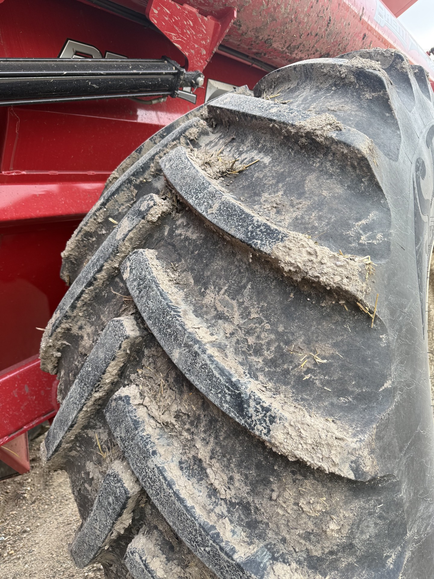 2014 Brent 1082 Grain Cart