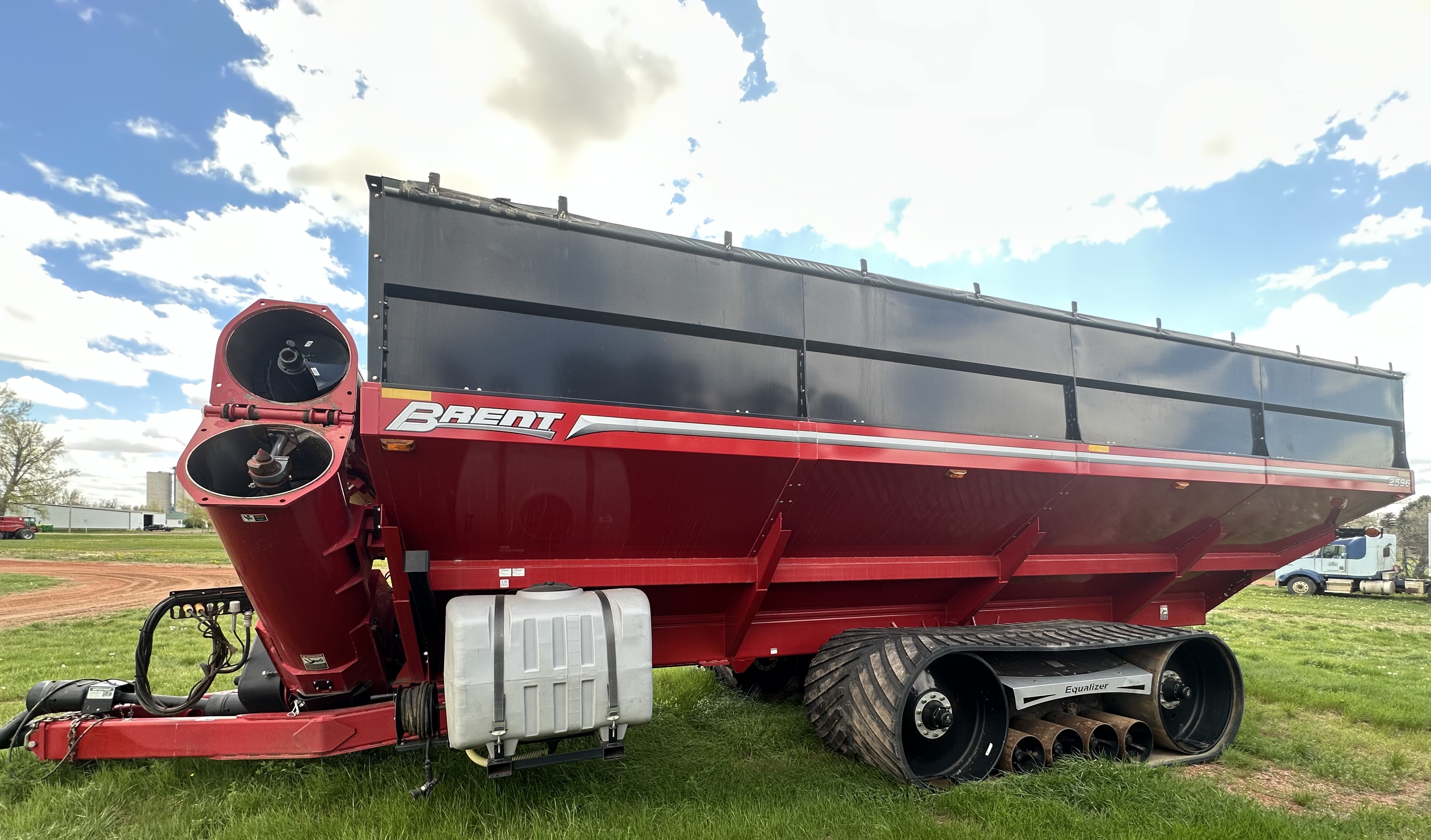 2021 Brent 2596 Grain Cart
