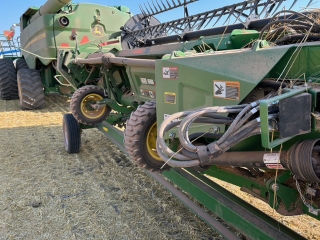 2022 John Deere HD40R Header Combine