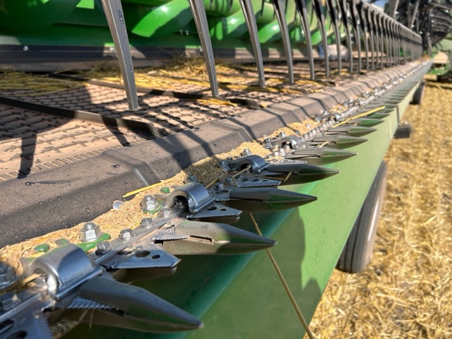 2022 John Deere HD40R Header Combine