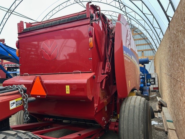 2016 New Holland RB560 Baler/Round