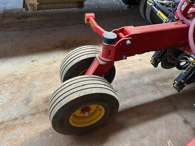 2025 Bourgault 3820 Air Drill