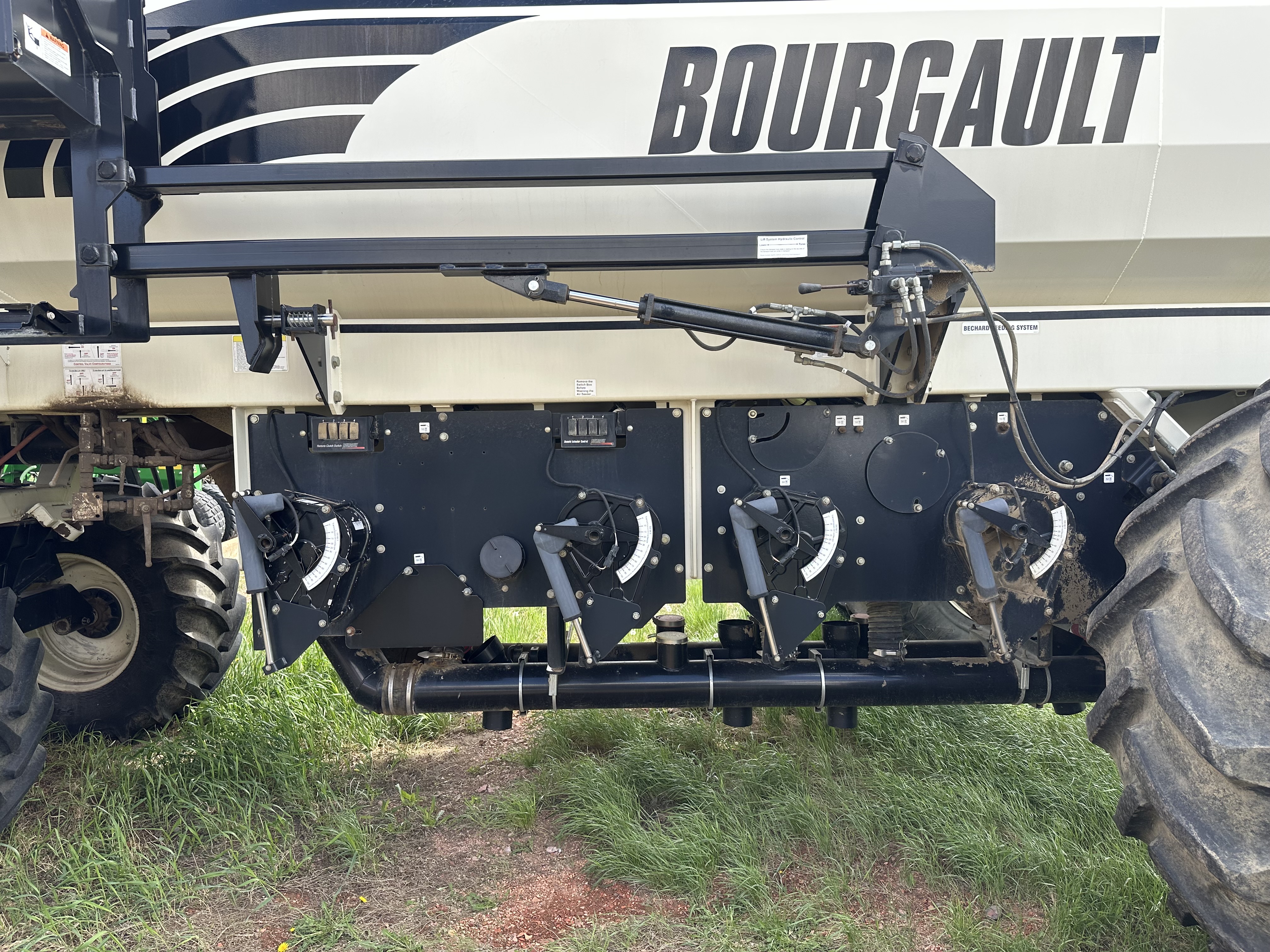 2009 Bourgault 3310 Air Drill