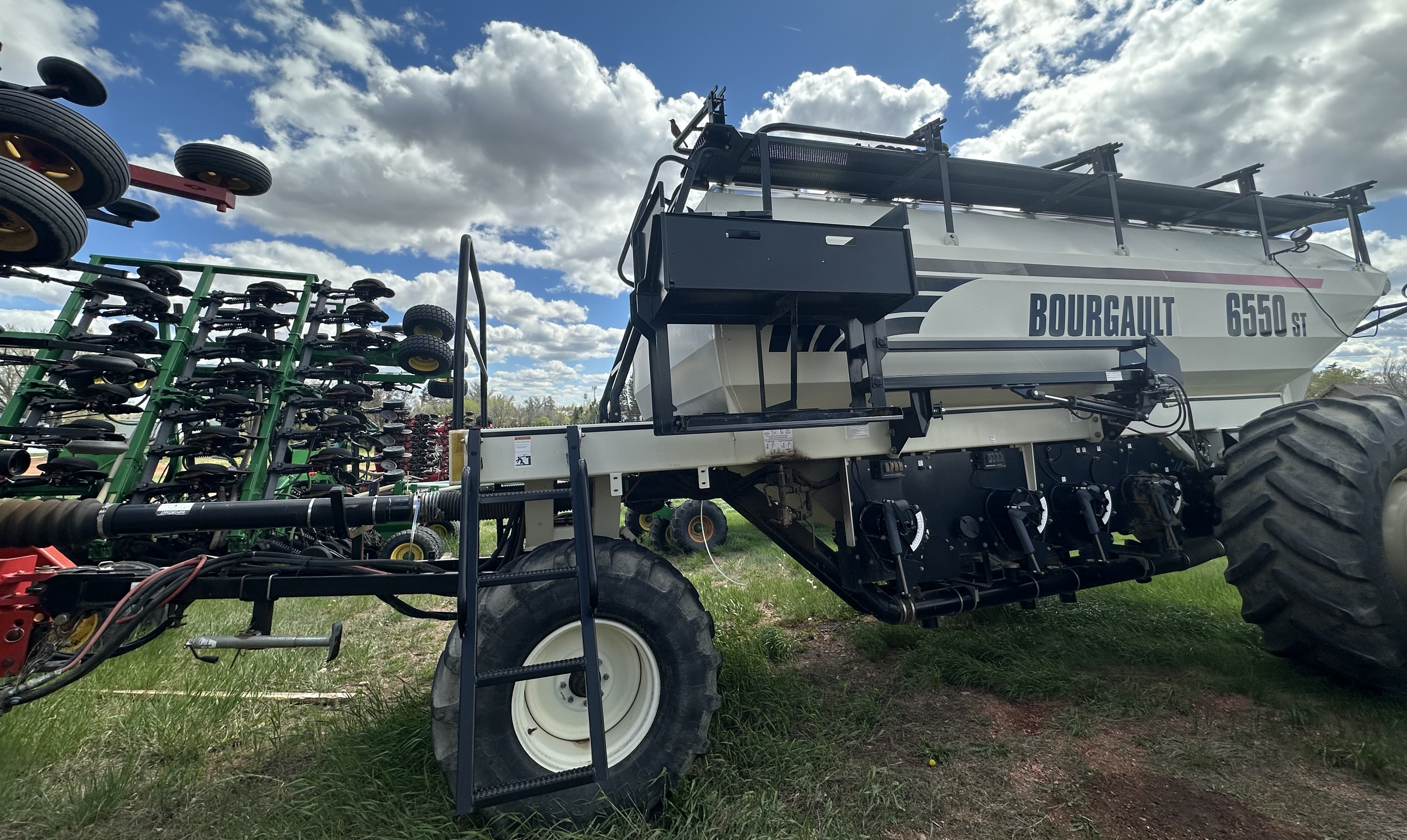 2009 Bourgault 3310 Air Drill