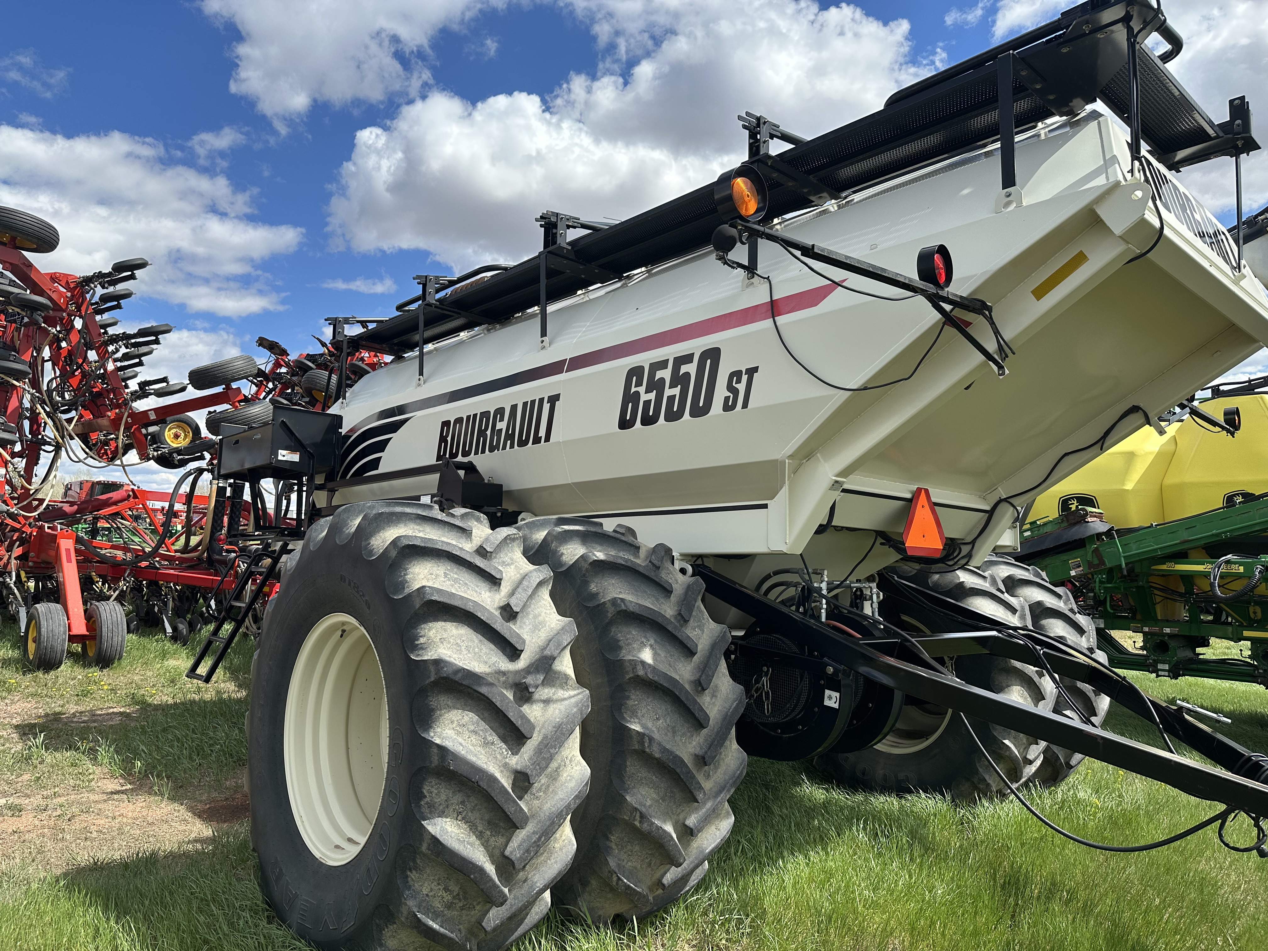 2009 Bourgault 3310 Air Drill