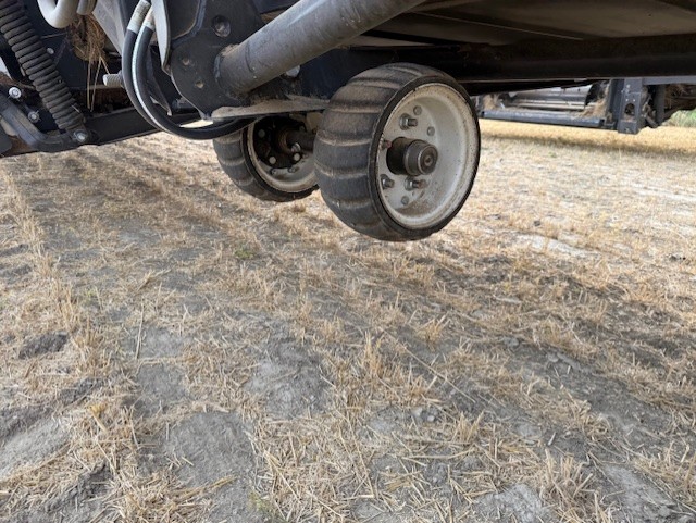 2022 MacDon FD250 Header Combine