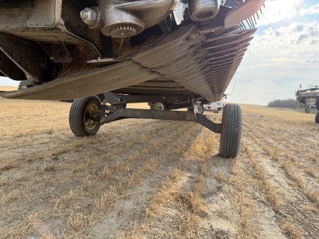 2022 MacDon FD250 Header Combine