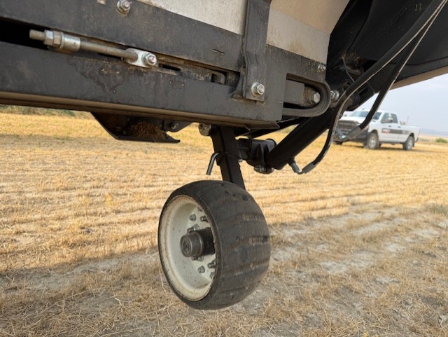 2022 MacDon FD250 Header Combine