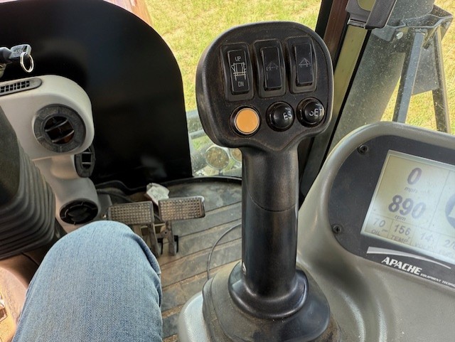 2010 Apache AS1010 Sprayer/High Clearance