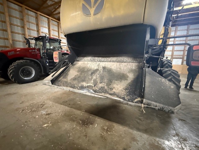 2012 New Holland CX8080 Combine
