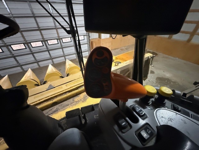 2012 New Holland CX8080 Combine