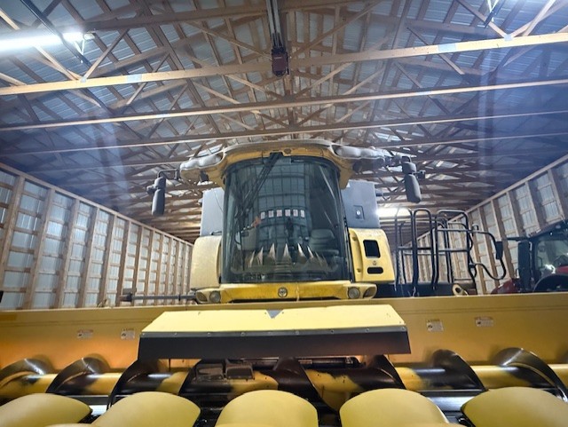 2012 New Holland CX8080 Combine