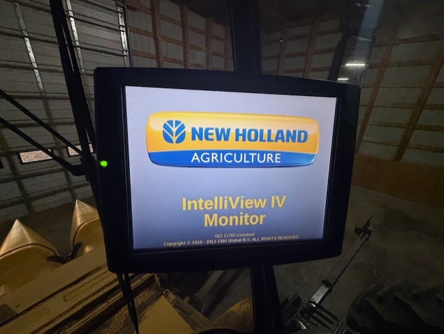 2012 New Holland CX8080 Combine