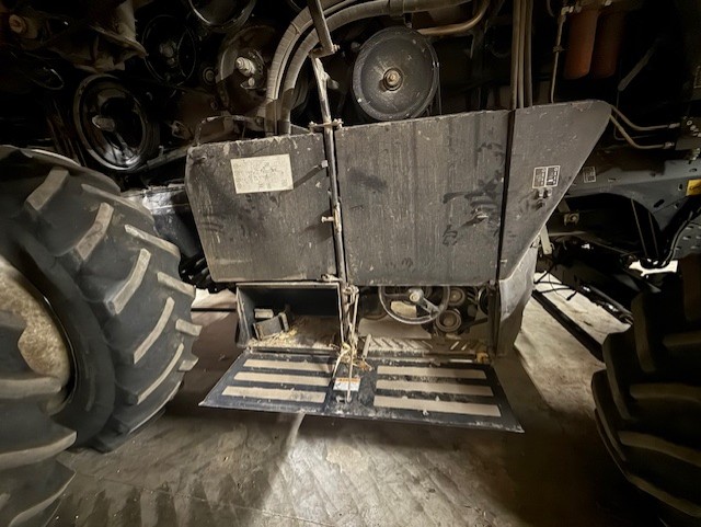 2012 New Holland CX8080 Combine