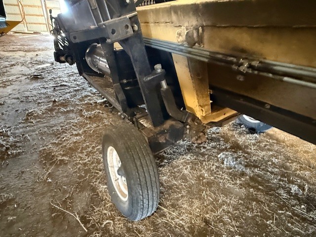 2009 New Holland 94C-40 Header Combine