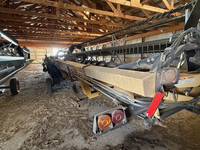 2009 New Holland 94C-40 Header Combine