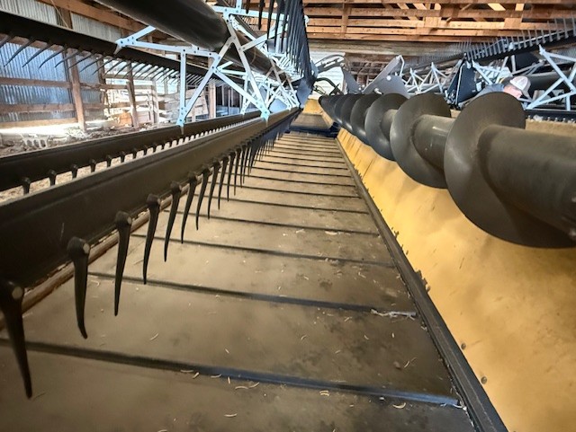 2009 New Holland 94C-40 Header Combine