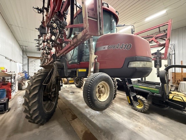 2004 Case IH SPX4410 Sprayer/High Clearance
