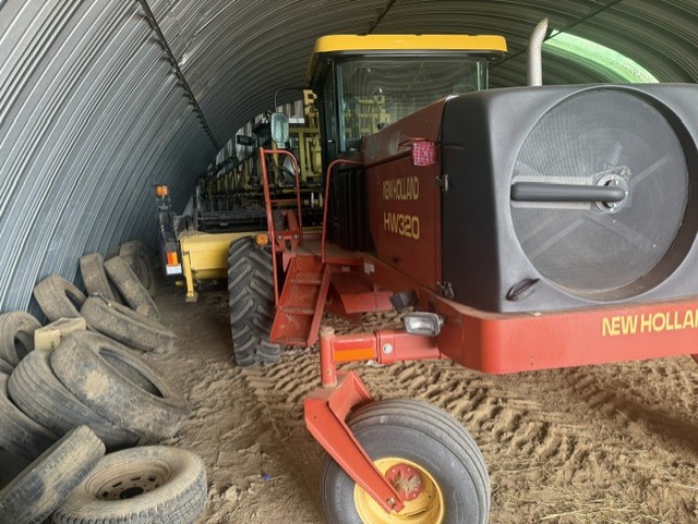 2003 New Holland HW320 Windrower