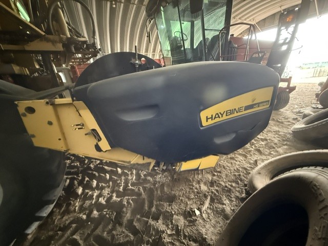 2003 New Holland HW320 Windrower