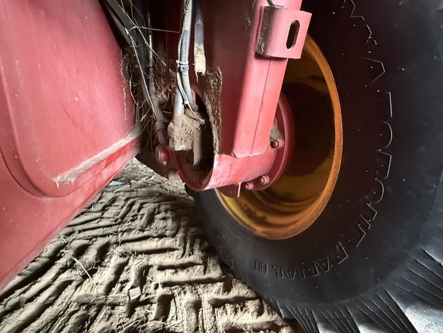 2003 New Holland HW320 Windrower