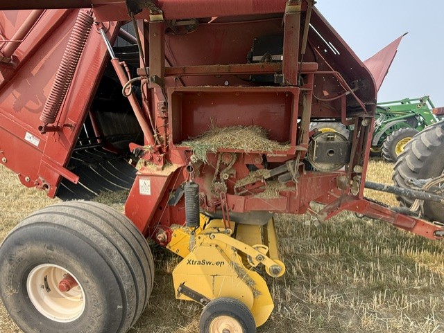 2011 New Holland BR7090 Baler/Round