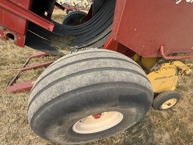 2011 New Holland BR7090 Baler/Round