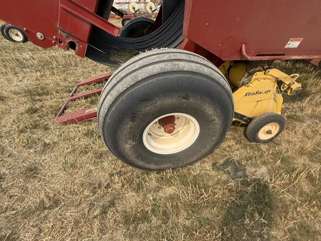 2011 New Holland BR7090 Baler/Round