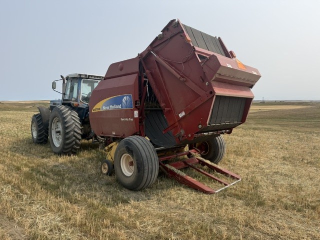 2011 New Holland BR7090 Baler/Round