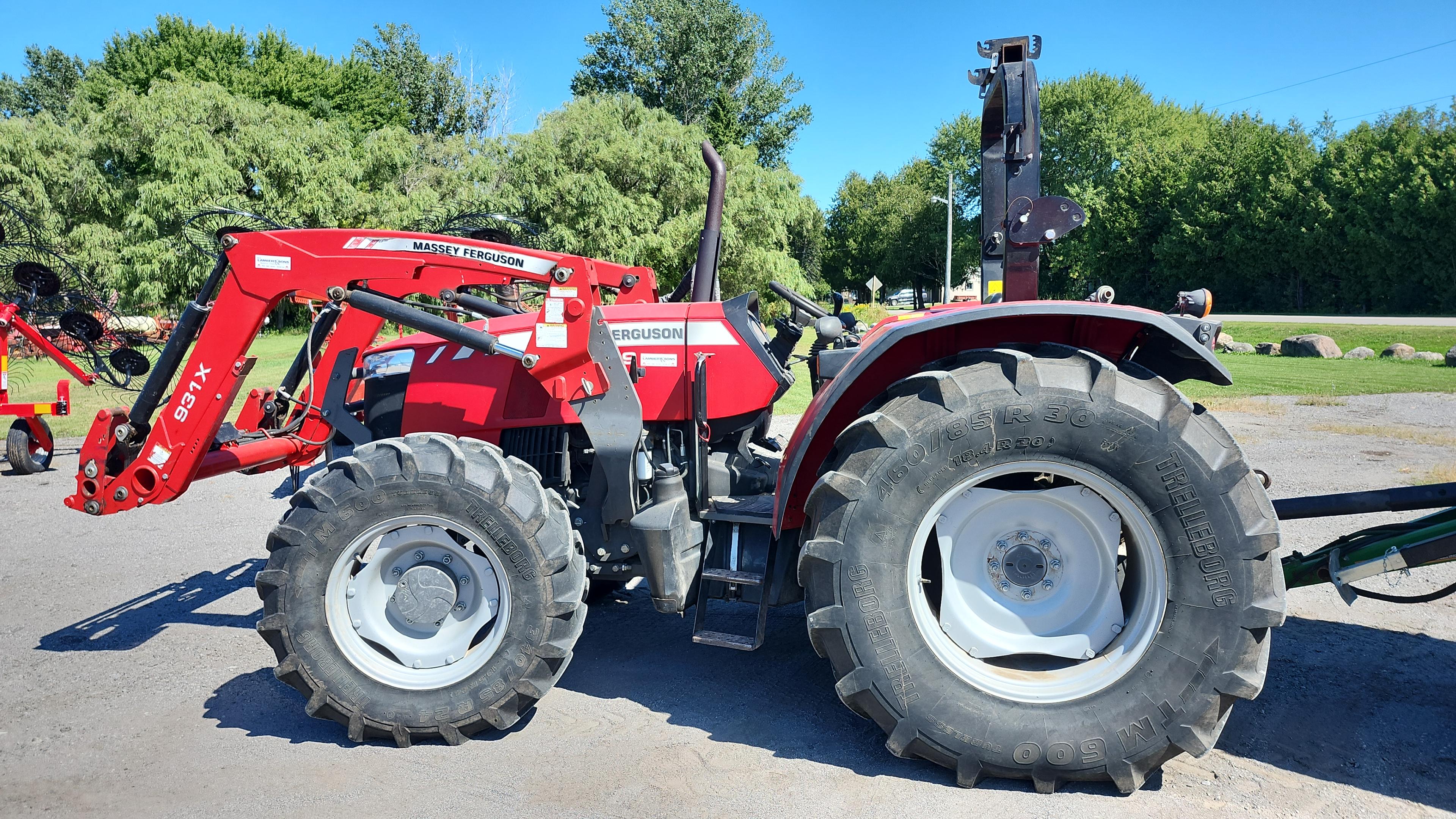 2016 Massey Ferguson 4709 Tractor