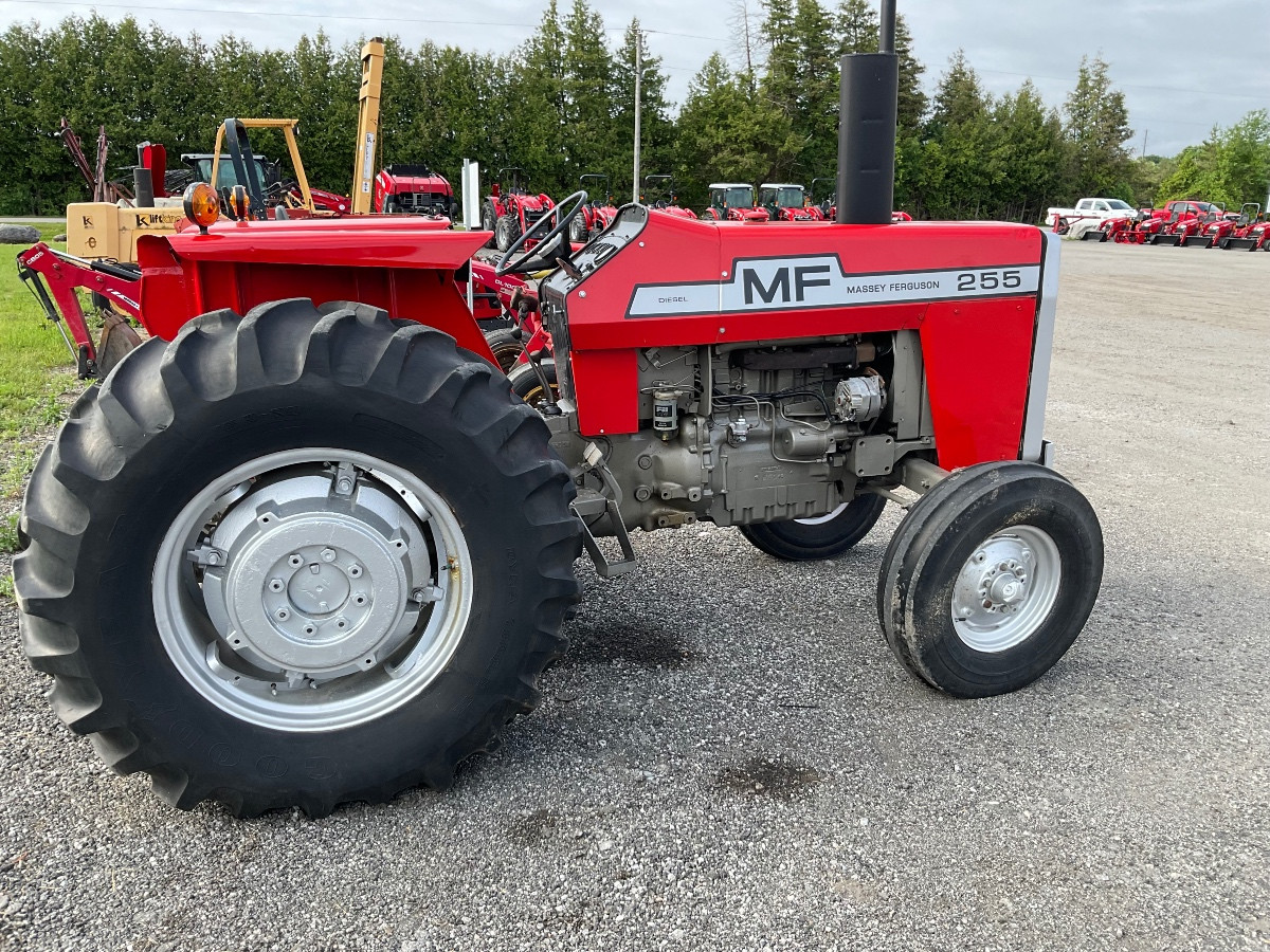 Massey Ferguson 255 Tractor