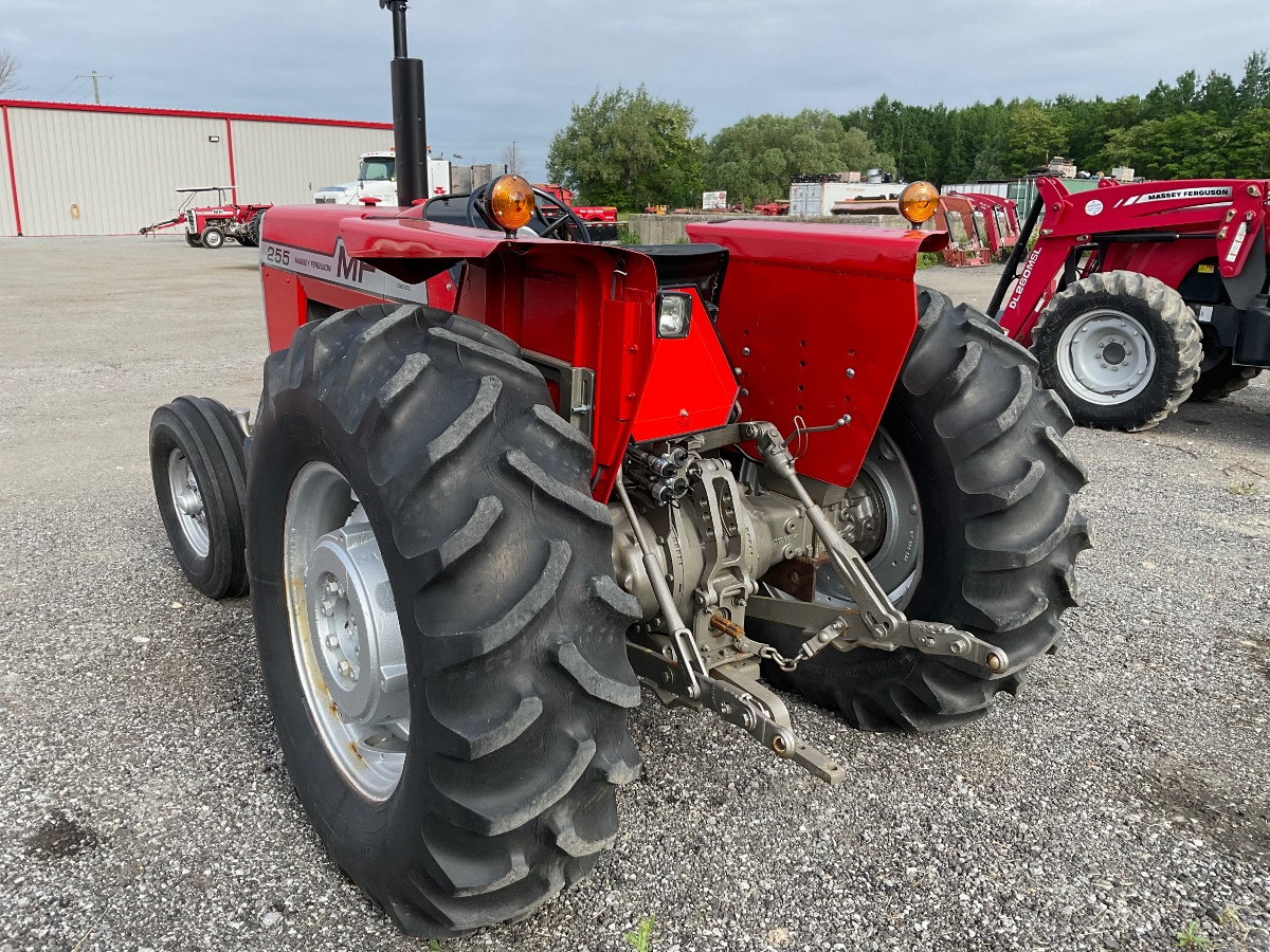 Massey Ferguson 255 Tractor