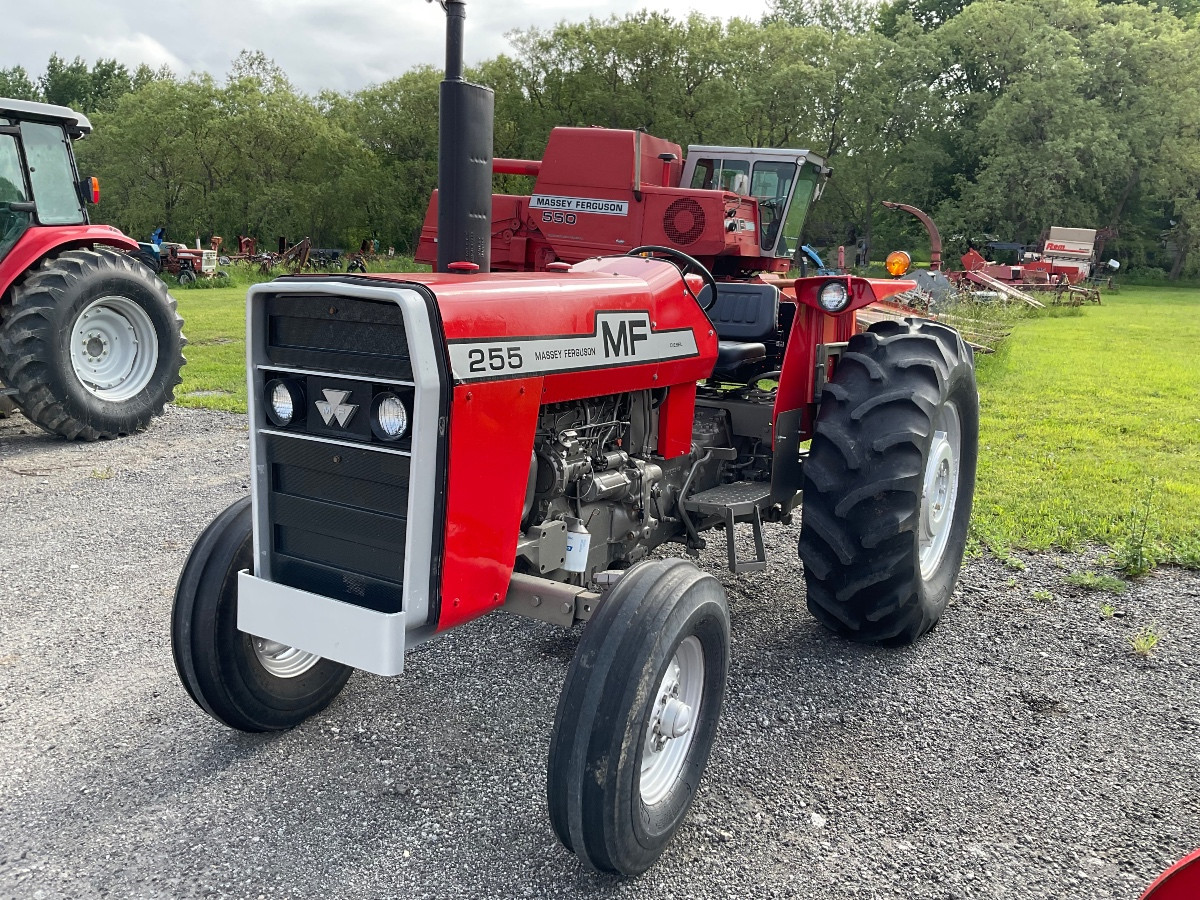 Massey Ferguson 255 Tractor