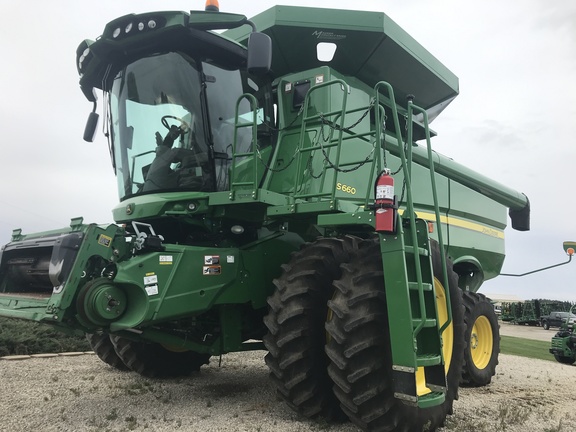 2013 John Deere S660 Combine