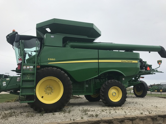 2013 John Deere S660 Combine